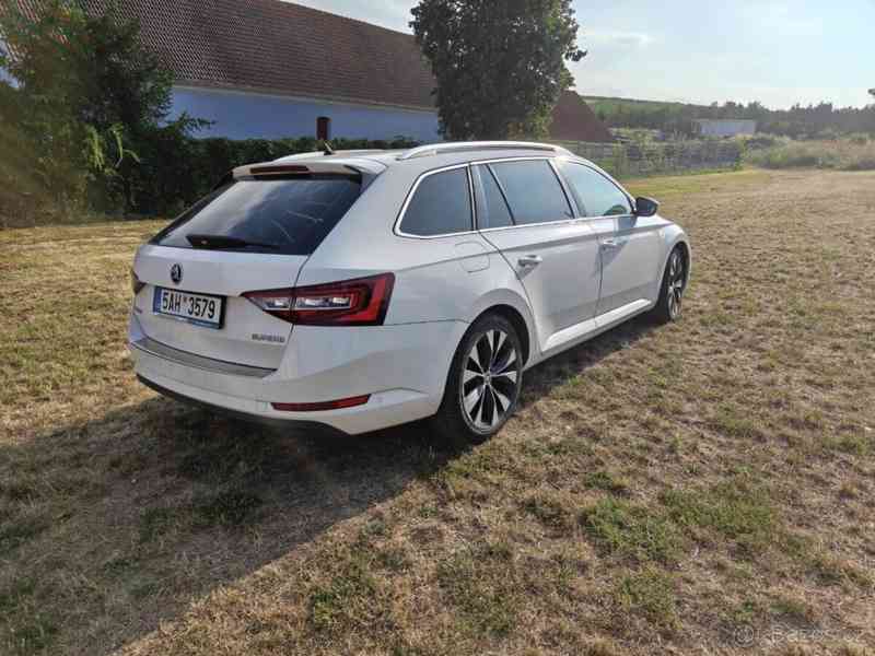 Škoda Superb 2,0   TDI 110kW DSG Laurin & Klement - foto 8