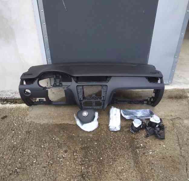 Paluba palubni deska skoda octavia iii 3 airbag REPAS - foto 1