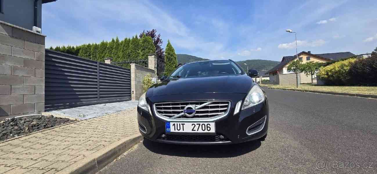 Volvo V60 2,0   100kW rok v.2013 AUTOMAT - foto 1