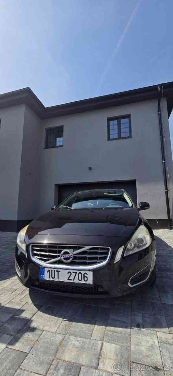 Volvo V60 2,0   100kW rok v.2013 AUTOMAT - foto 2