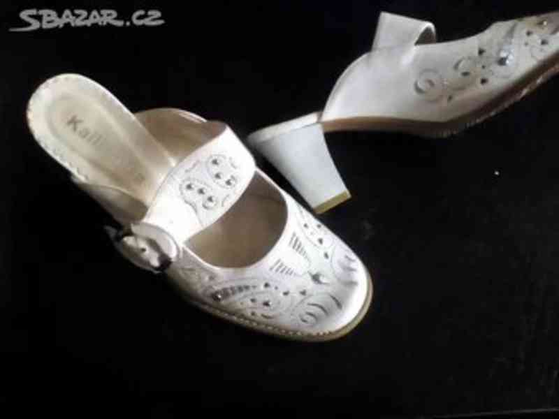 nové bílé pantofle na kramflíčku ,č.39 - foto 2