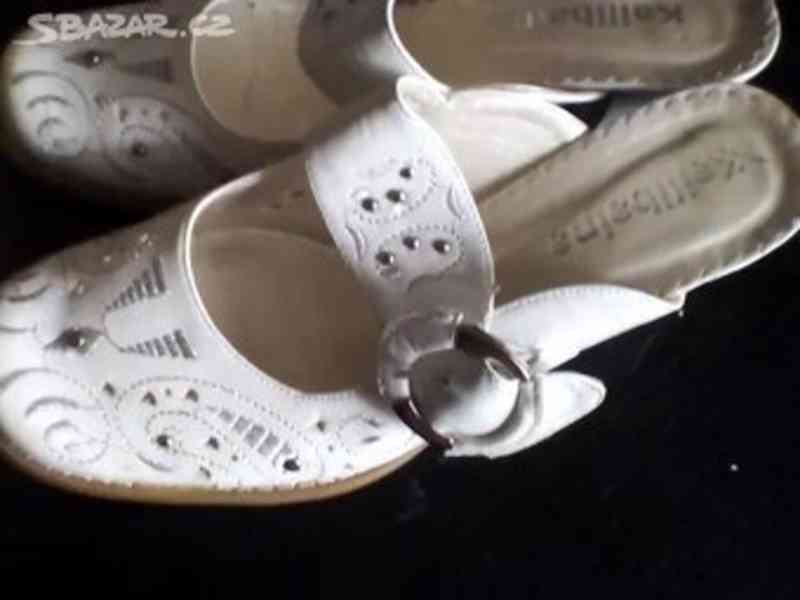 nové bílé pantofle na kramflíčku ,č.39 - foto 4