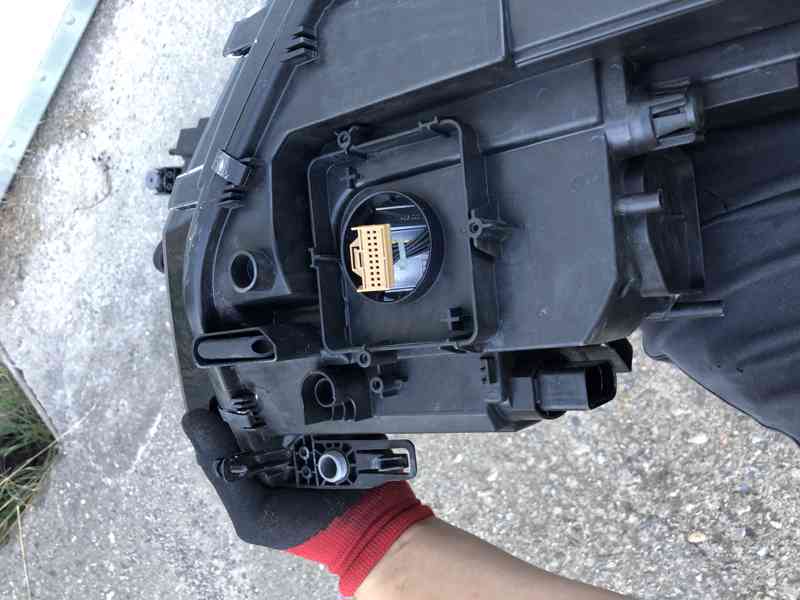 led svetlo xenon vw touran 15- levy leve - foto 16