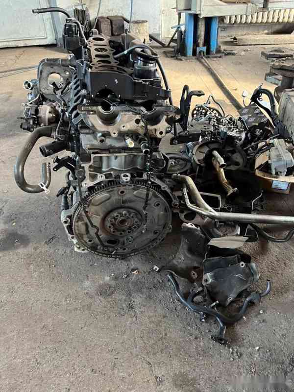 Motor D4204T23 173kW Volvo V90CC - foto 3