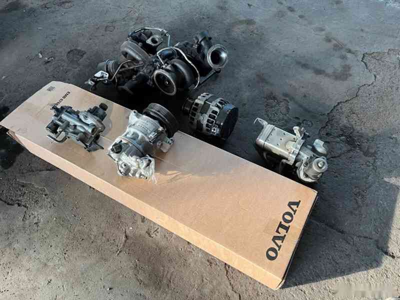Motor D4204T23 173kW Volvo V90CC - foto 8