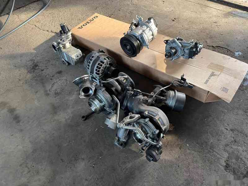 Motor D4204T23 173kW Volvo V90CC - foto 6