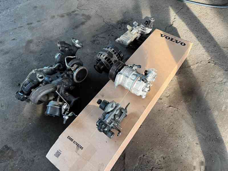 Motor D4204T23 173kW Volvo V90CC - foto 9