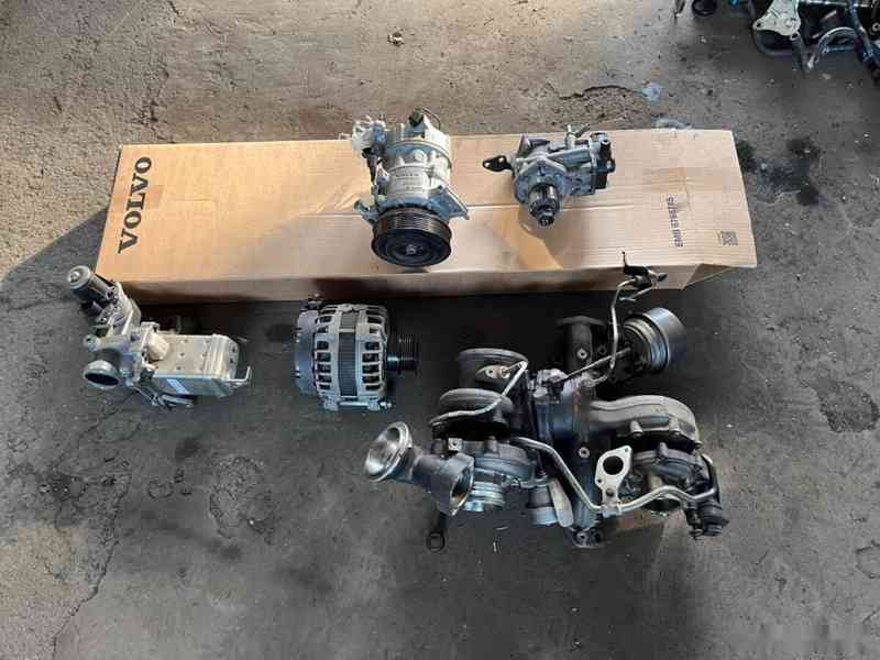 Motor D4204T23 173kW Volvo V90CC - foto 5