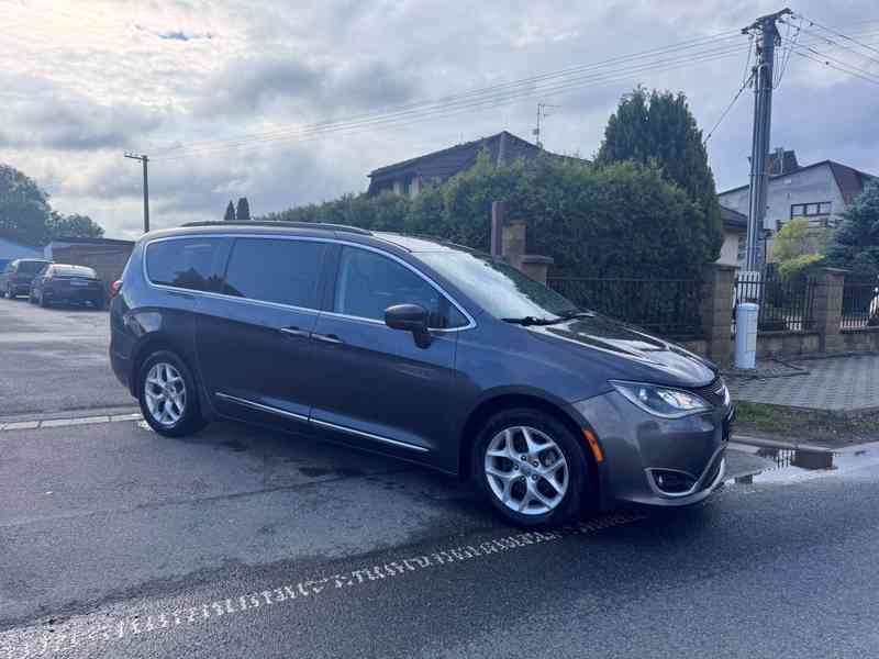 Chrysler Pacifica 3,6 RU Touring L 8 míst 2017 - foto 1