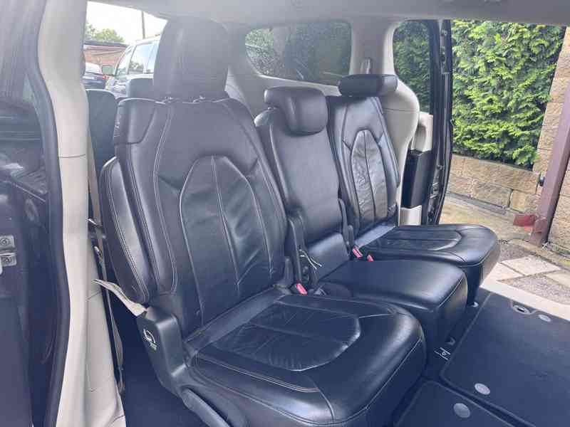 Chrysler Pacifica 3,6 RU Touring L 8 míst 2017 - foto 9