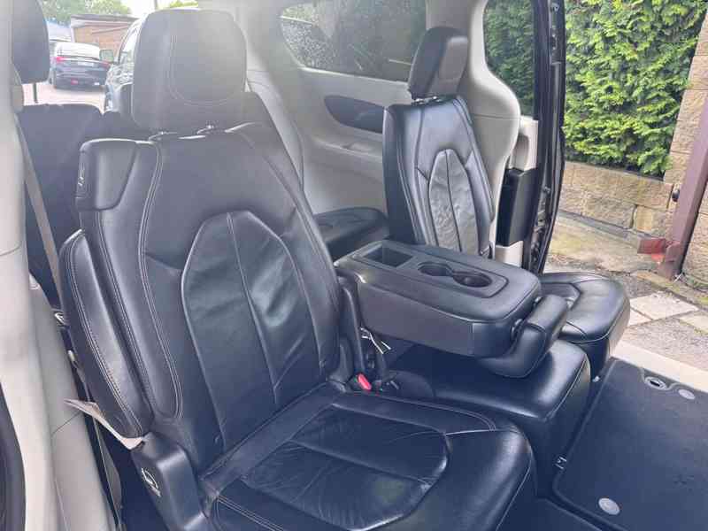 Chrysler Pacifica 3,6 RU Touring L 8 míst 2017 - foto 10