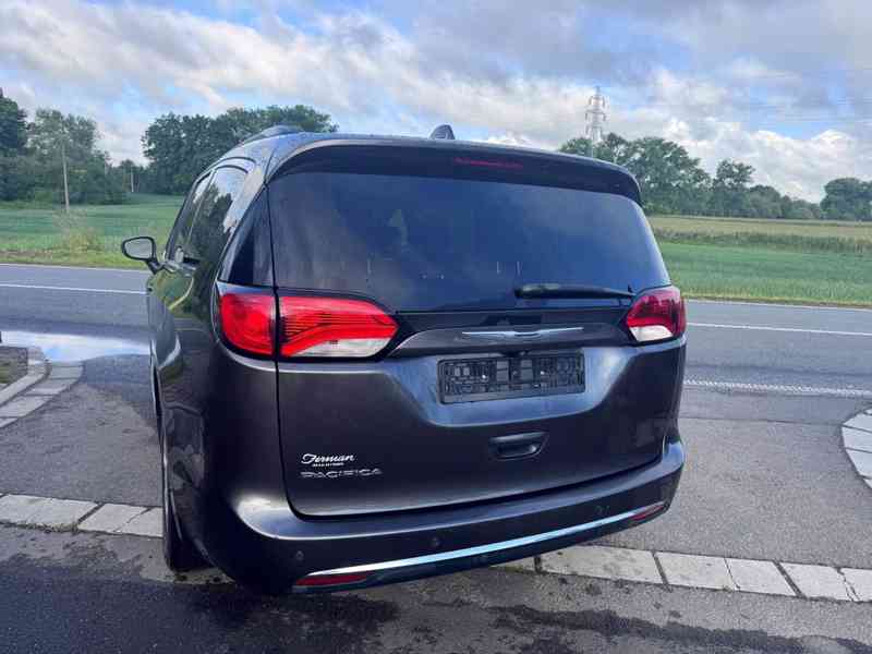 Chrysler Pacifica 3,6 RU Touring L 8 míst 2017 - foto 5