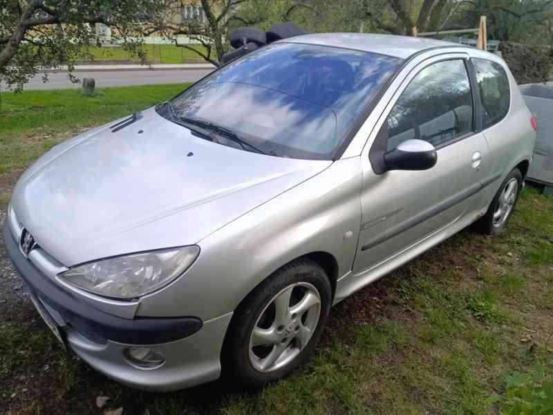 Peugeot 206 1,6i 80kW, 11/2002 - foto 3