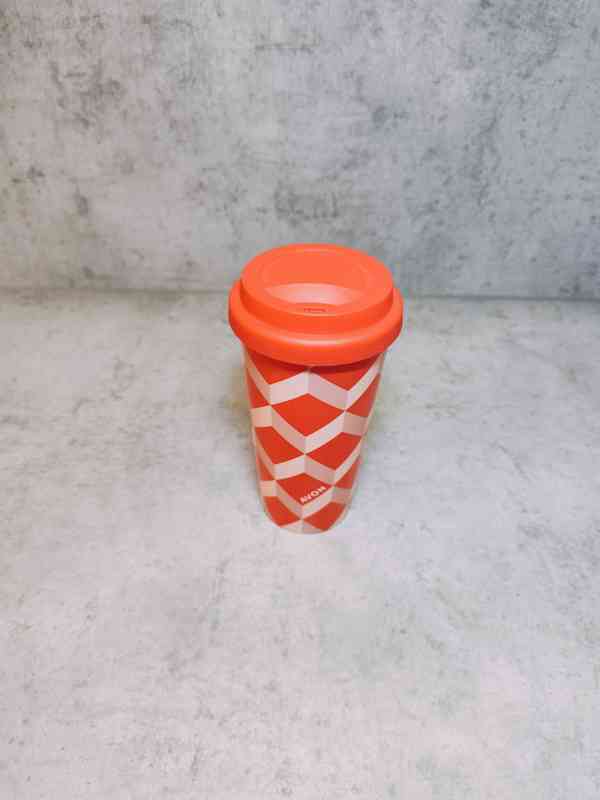 Cestovní plastový hrnek s originálním designem  - foto 4