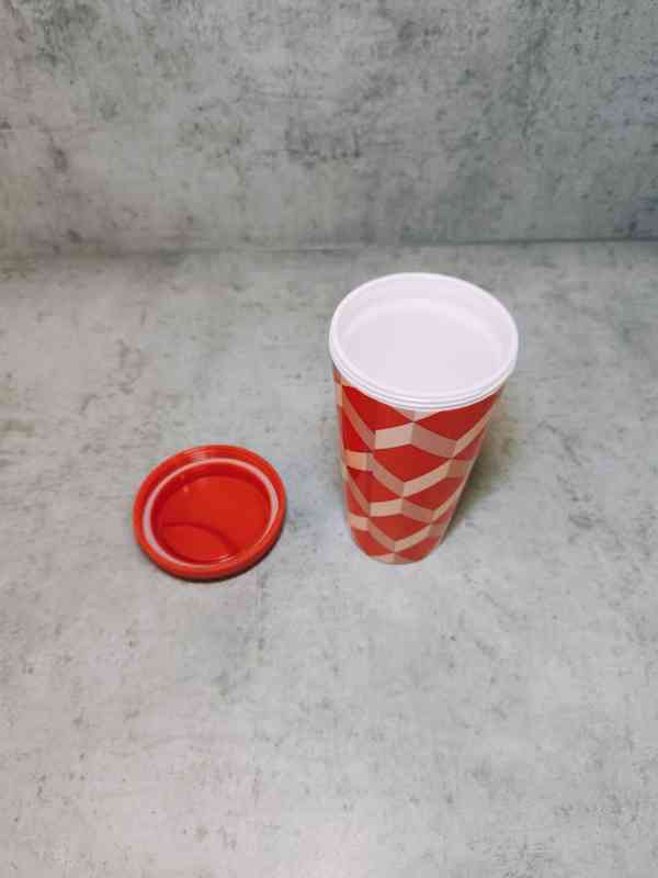 Cestovní plastový hrnek s originálním designem  - foto 2