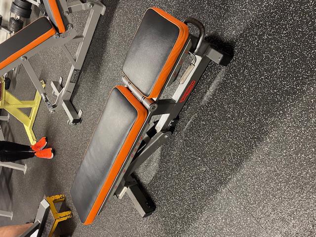 Polohovací lavice Technogym