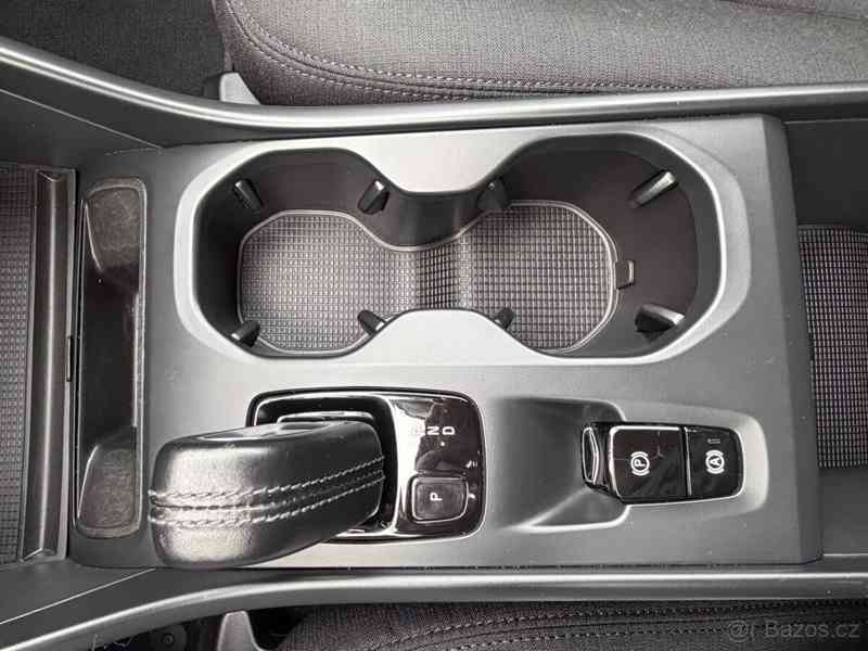 Volvo XC40 2,0   D4 AWD,AT 110KW - foto 9