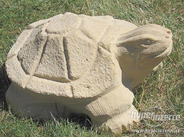 pískovcová zahradní dekorace želva - foto 3