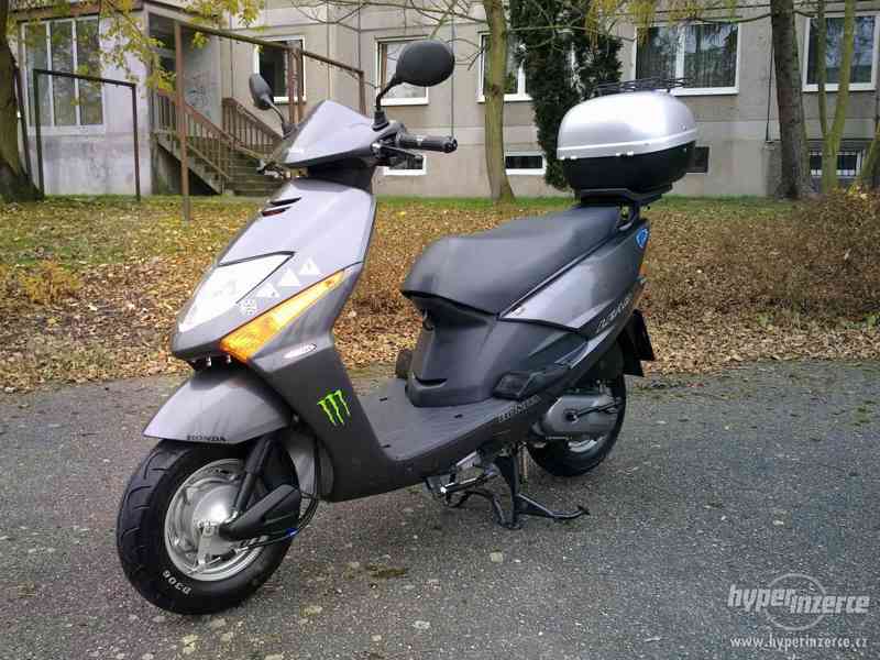 Prodám scooter Honda Lead 100, SUPER STAV - foto 1