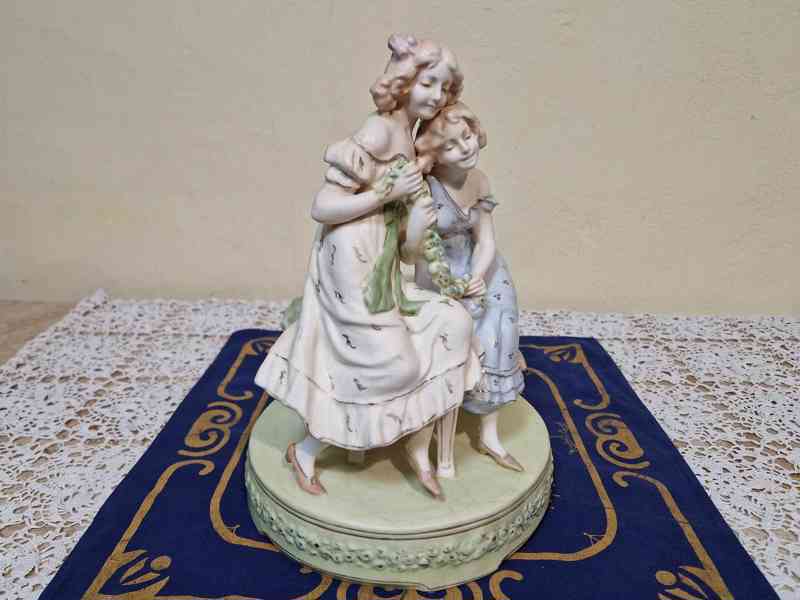 Krásné secesní sousoší Dvě Dívky Royal Dux - foto 3