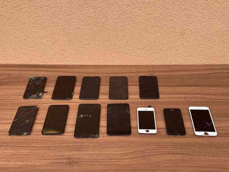 Velký balík Apple iPhone – telefony, příslušenství, displeje - foto 2