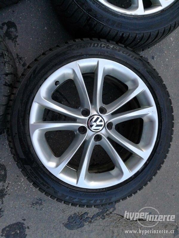 Prodám orig.disky 17" VW Passat + zimní pneu - foto 5