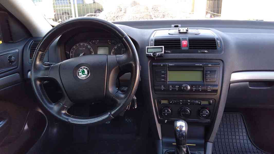 ŠKODA Octavia Combi 1,9TDI Elegance 77kw - foto 18