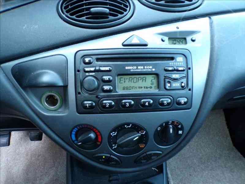 Ford Focus 1,6 i TAŽNÉ ZAŘÍZENÍ - foto 7