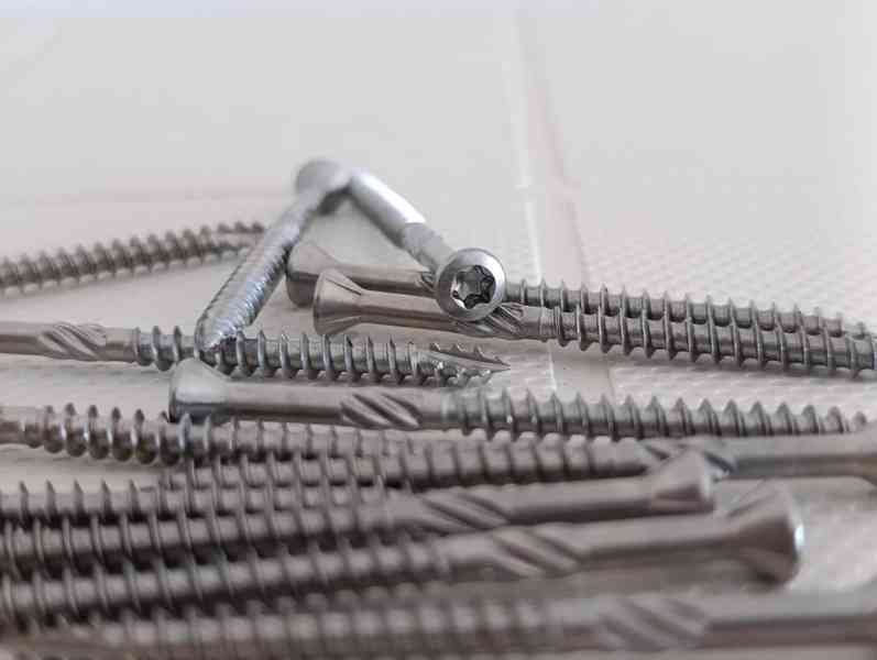 Terasové C2 nerezové vruty, rozměr 4,5x60 TORX, 200ks + bit - foto 3