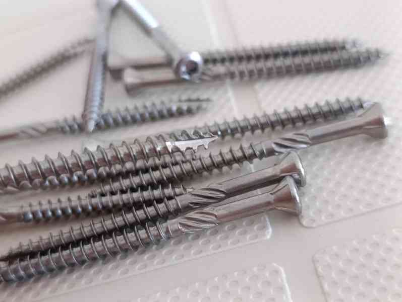 Terasové C2 nerezové vruty, rozměr 4,5x60 TORX, 200ks + bit - foto 4