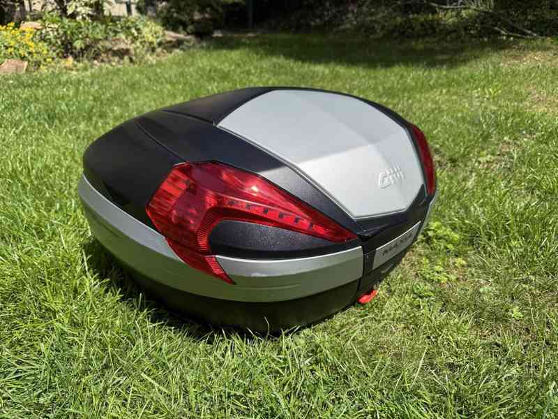 Kufry na motorku – GIVI Maxia 4 (56L), GIVI E22N - foto 4