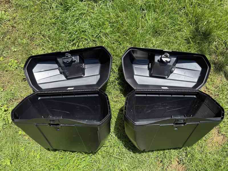 Kufry na motorku – GIVI Maxia 4 (56L), GIVI E22N - foto 11