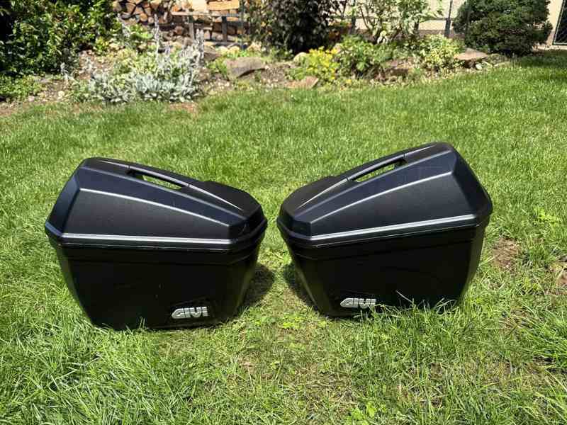 Kufry na motorku – GIVI Maxia 4 (56L), GIVI E22N - foto 9