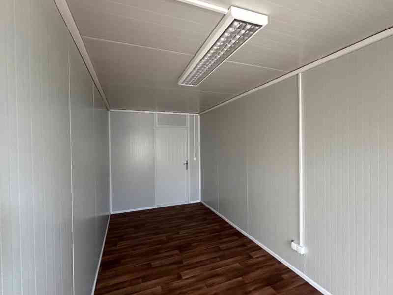 Obytný kontejner 6 × 2,4 m – v demontu, 1× okno + 1× dveře  - foto 4