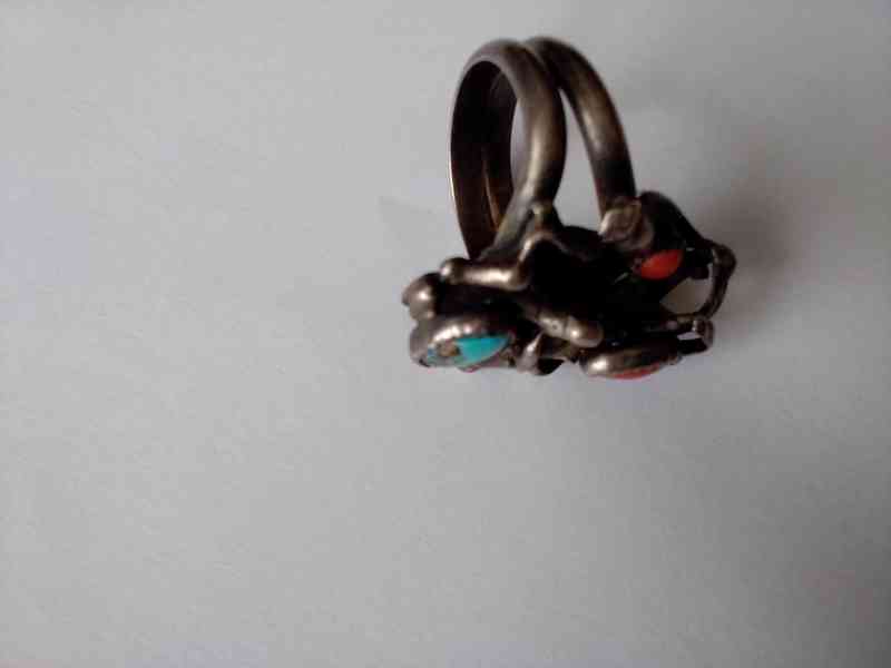 starý stříbrný prsten s kameny - foto 4