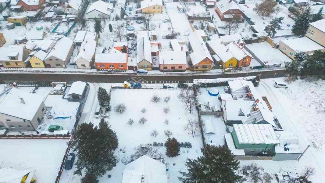 Ideální rovná stavební parcela 800 m2 v Čakovičkách - foto 12