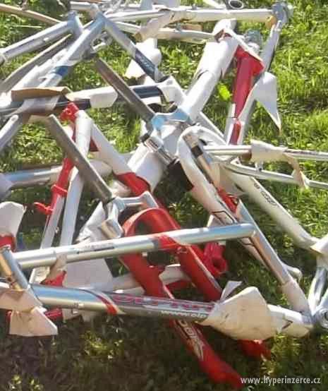 MTB součástky rám vidlice středy odpružená vidlice RST - foto 1