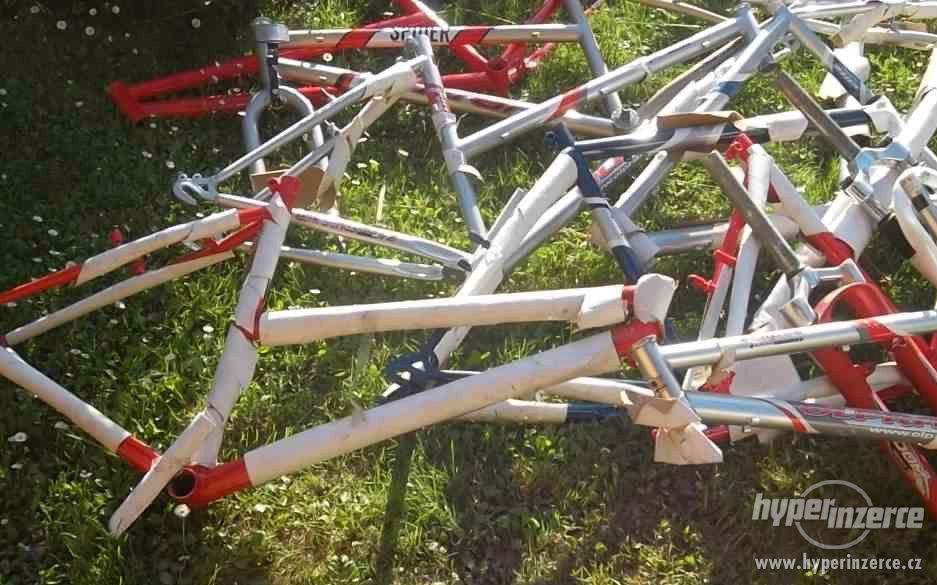 MTB součástky rám vidlice středy odpružená vidlice RST - foto 3