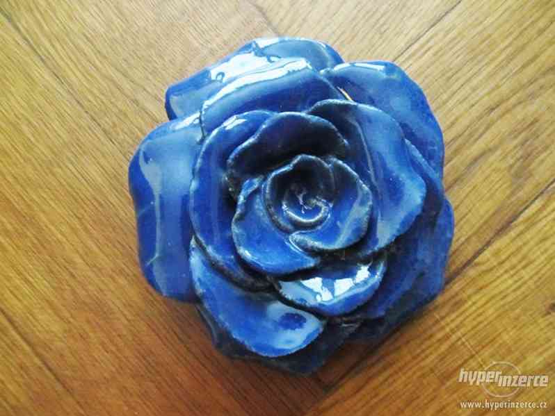 Keramická růže – modrá