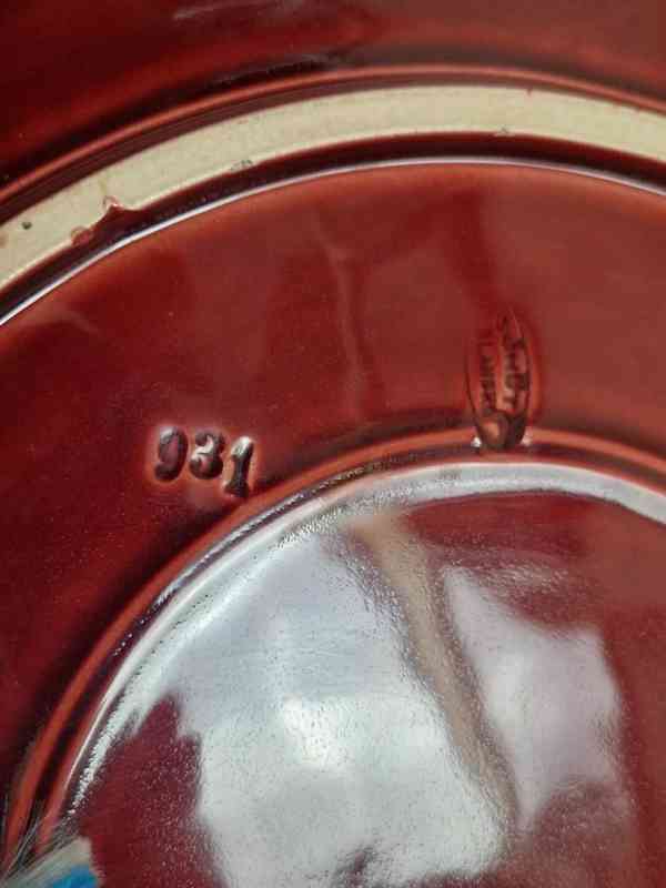 Krásný ručně malovaný plastický Talíř Blansko Majolika  - foto 3