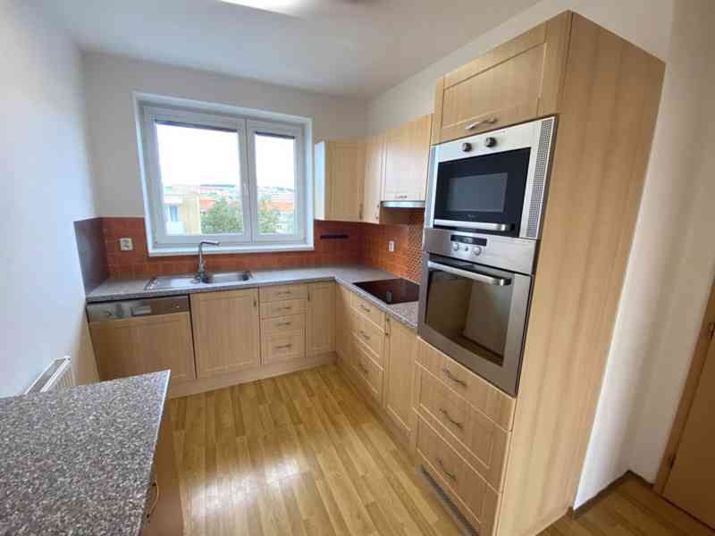 PROSTORNÝ BYT 3+1 K PRONÁJMU V IVANČICÍCH - foto 6