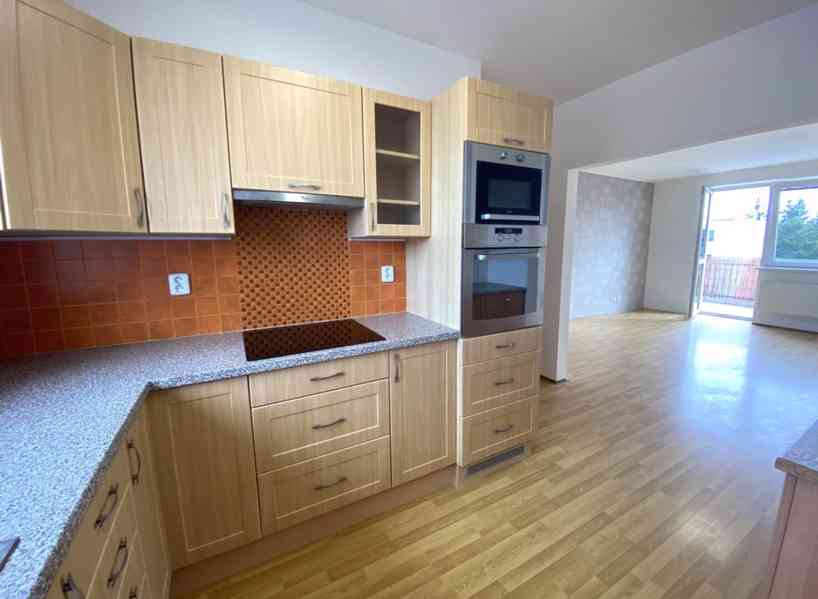 PROSTORNÝ BYT 3+1 K PRONÁJMU V IVANČICÍCH - foto 7