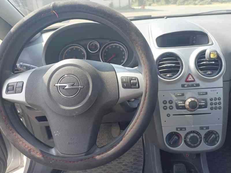 Opel Corsa D 1.2 16V 63Kw RV. 2011 - NOVÁ STK - foto 3
