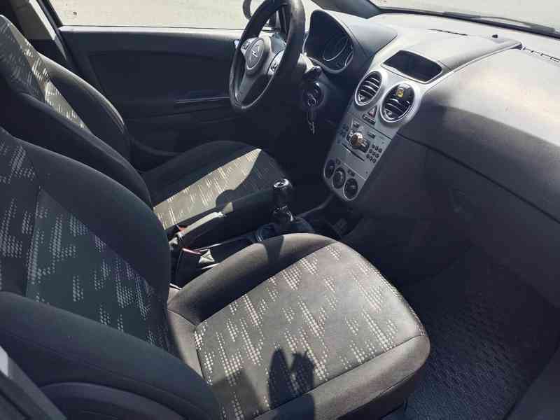 Opel Corsa D 1.2 16V 63Kw RV. 2011 - NOVÁ STK - foto 6