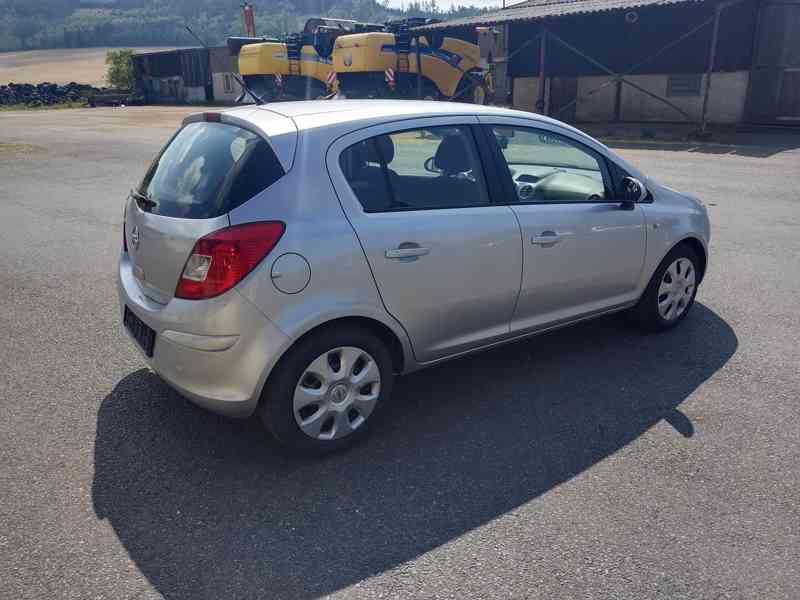 Opel Corsa D 1.2 16V 63Kw RV. 2011 - NOVÁ STK - foto 9