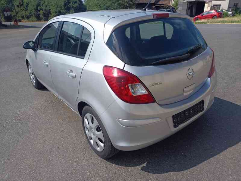 Opel Corsa D 1.2 16V 63Kw RV. 2011 - NOVÁ STK - foto 11