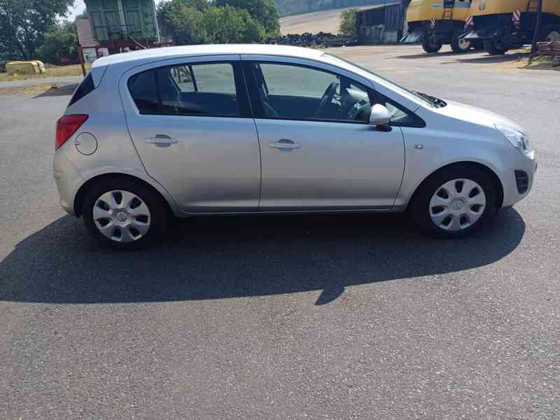 Opel Corsa D 1.2 16V 63Kw RV. 2011 - NOVÁ STK - foto 7