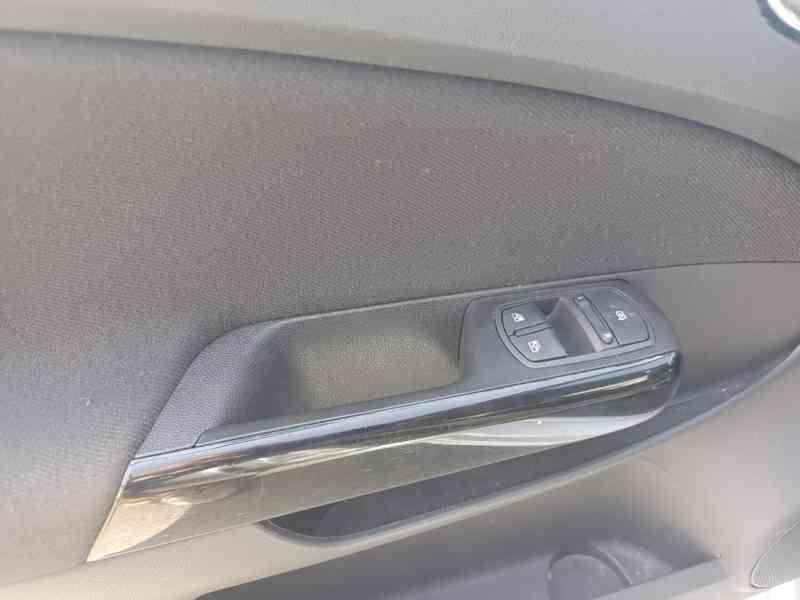 Opel Corsa D 1.2 16V 63Kw RV. 2011 - NOVÁ STK - foto 5