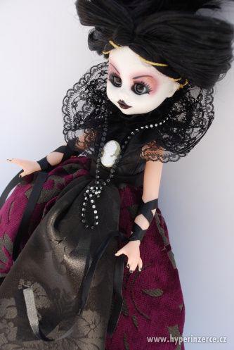 Realistická panenka - vampírka  Lady Darla - foto 1