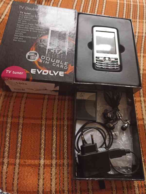 Mobilní telefon EVOLVE GX650TV s televizí - foto 1